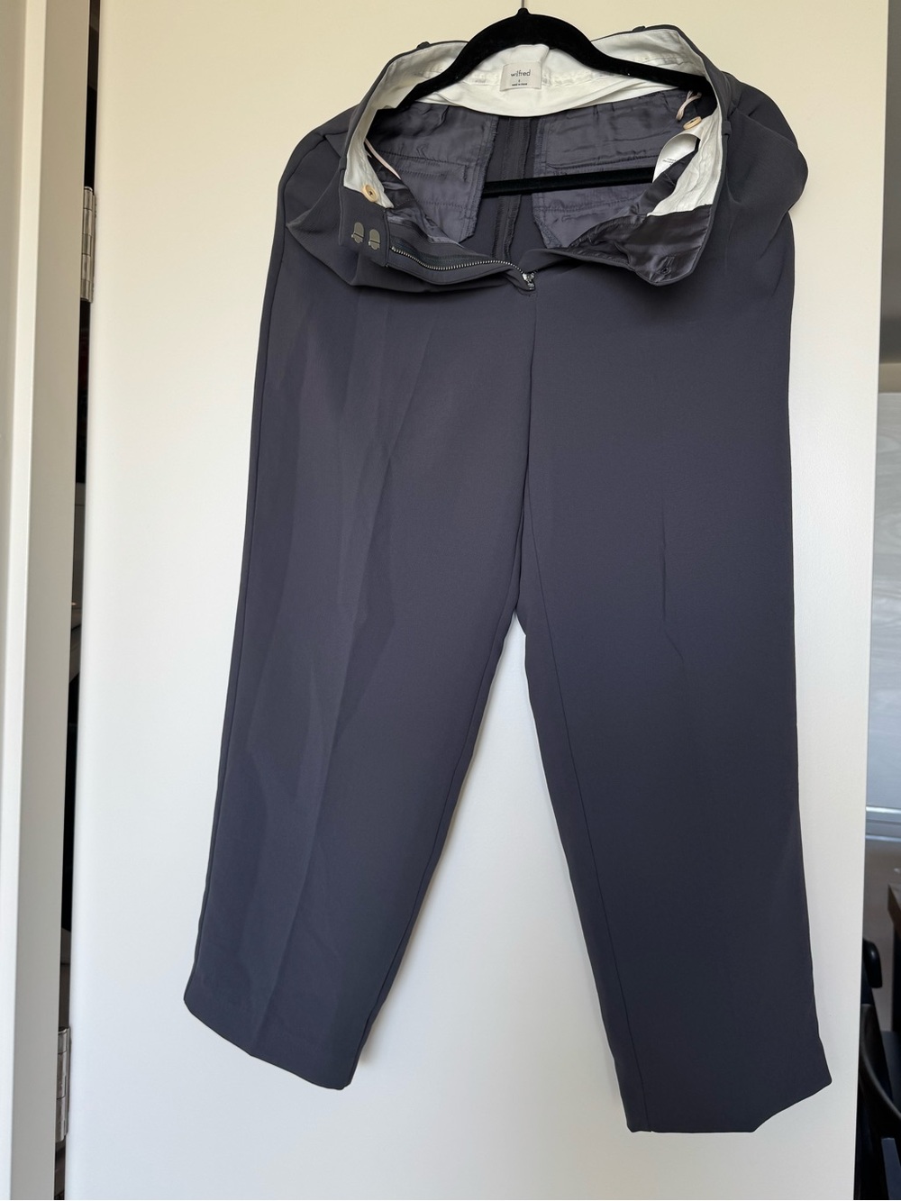 Aritzia Wilfred grey cropped carrot pants